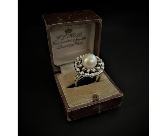 Anello  con  Perla  8.5 mm  e  Diamanti  1 ct.  