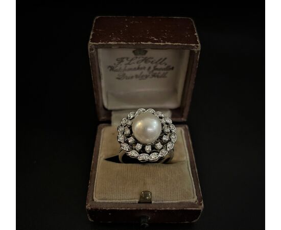 Anello  con  Perla  8.5 mm  e  Diamanti  1 ct.  