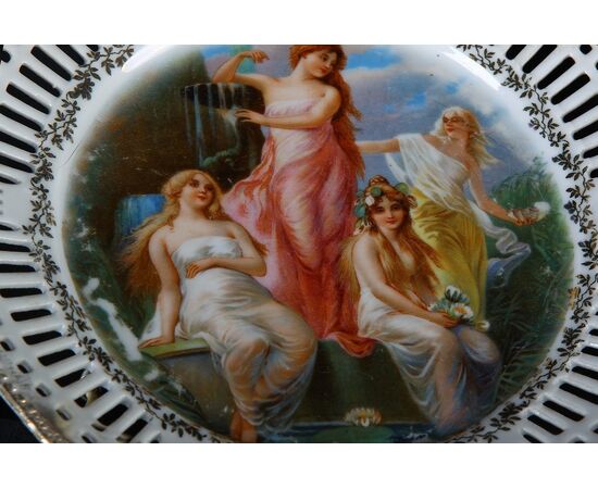 Servizio composto da 6 piatti in porcellana bianca con "muse" scene stile Neoclassico
