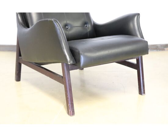 Italian design vintage modern armchair from the 1940s in black imitation leather     
