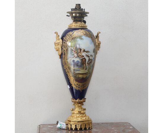 Lampada in porcellana di Sevres con bronzi dorati