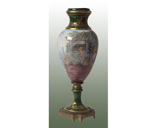 Vaso francese in porcellana manifattura Sevres del 1800 decorata