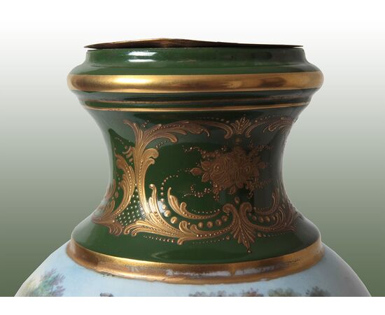 Vaso francese in porcellana manifattura Sevres del 1800 decorata