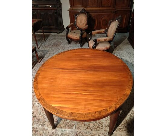 Tavolo ovale allungabile francese di inizio 1900 stile Luigi XVI in legno di ciliegio e olmo 