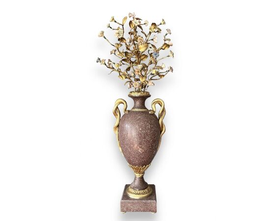 Rara coppia di vasi in porfido con applicazioni in bronzo e porcellana, Francia Napoleone III