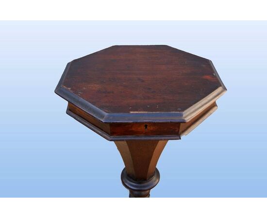 Tavolino da lavoro inglese stile Vittoriano del 1800 in legno di noce ottagonale