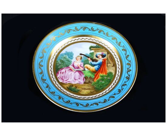 Antico piatto in porcellana di Sevres del 1800 decorato con scene galanti