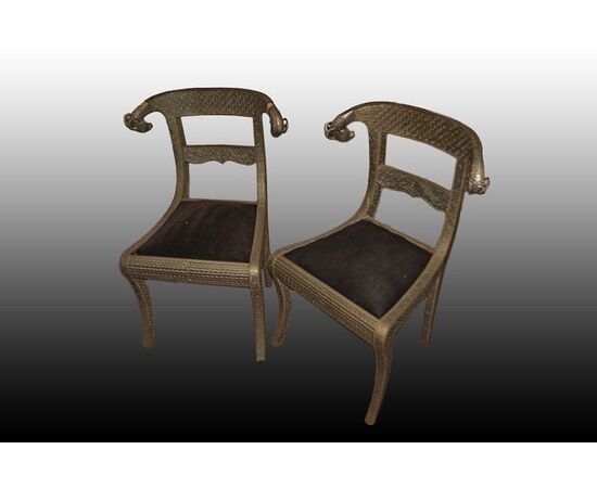 Gruppo di 4 sedie indiane antiche in legno rivestite in metallo bronzato