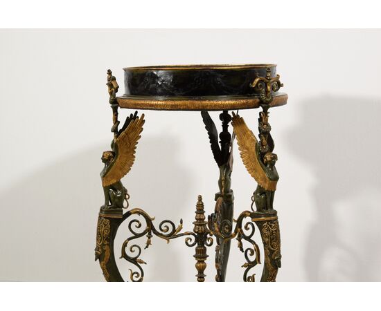 Fioriera o tavolino in bronzo dorato e laccato, vasca in tolla, Francia, fine XIX secolo, stile «Retour d'Egypte»