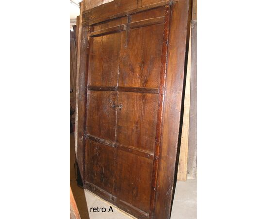 PTS308 - N. 2 porte simili in legno di castagno, complete di telaio, epoca '600, misure leggermente diverse