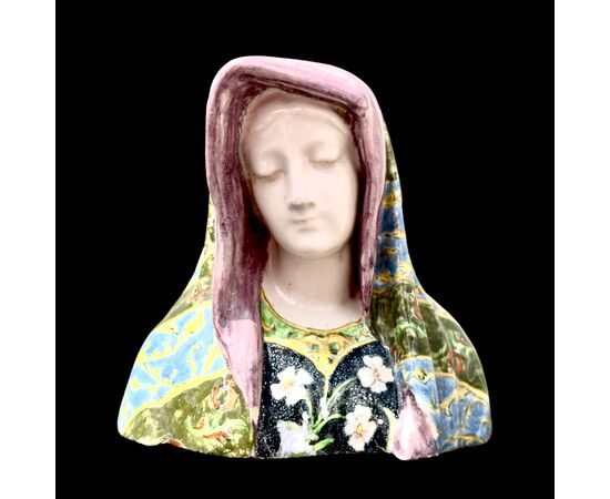 Busto di Madonna in maiolica.Manifattura di Angelo Minghetti.Bologna.