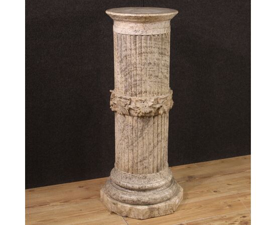 Grande colonna in alabastro del XX secolo
