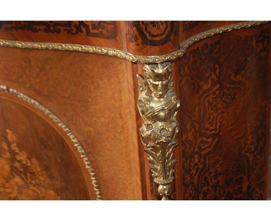 Bellissimo credenza servante Parigino stile Luigi XV con bronzi, intarsi e piano in marmo