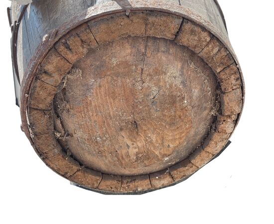 Grande cesto ( tinello?) in legno di rovere e cerchi in ferro battuto.