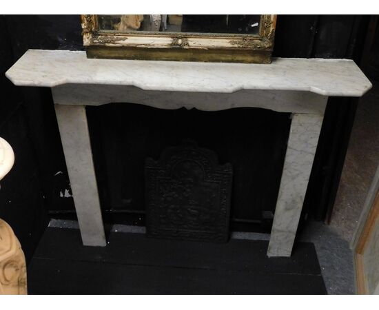 chm683 - fireplace in white Carrara marble, 19th century, measuring cm l 130 xh 108 x d. 26     
