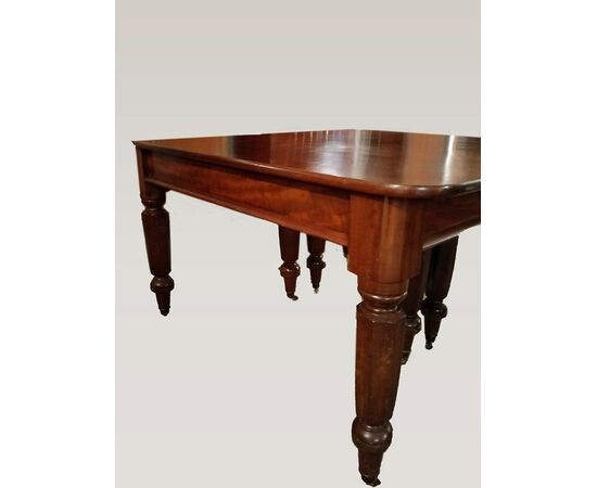 Antico tavolo allungabile del 1800 Vittoriano in mogano