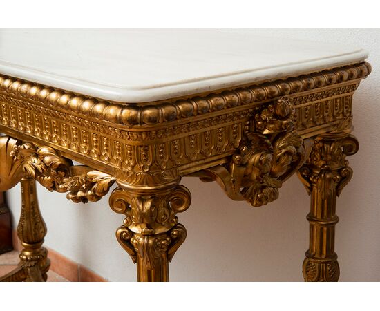 Consolle antica Napoleone III Francese in legno dorato e intagliato con piano in marmo bianco statuario.Periodo XIX secolo.
