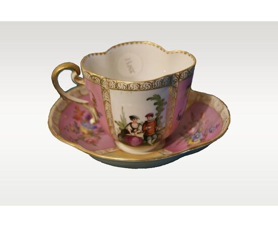 Tazzina con piattino in porcellana Meissen rosa del 1800