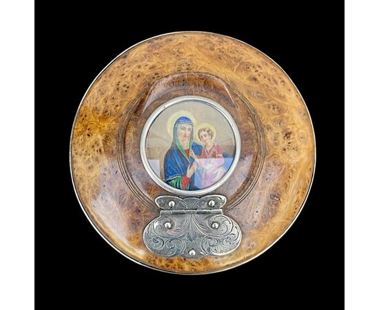 Scatola in radica di Thuya con miniatura raffigurante Madonna con Bambino.Dettagli in argento.