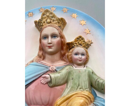 Formella in terraglia policroma,Madonna con Gesu’Bambino.Ronzan,Torino.