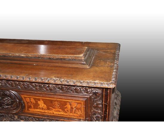 Cassapanca stile Rinascimento del 1600 in legno di noce con bellissimo intarsio 