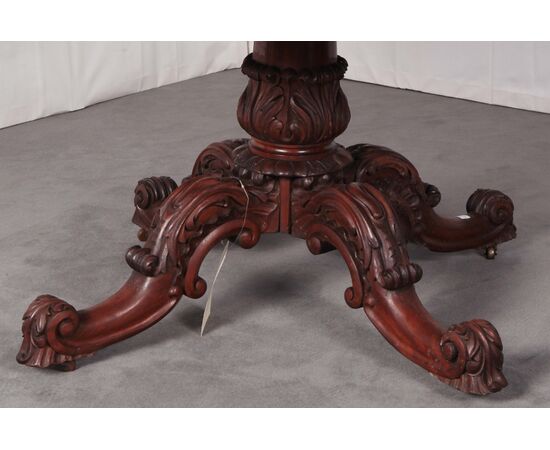 Antico tavolo olandese ottagonale e intarsiato in noce di eccezionale qualità