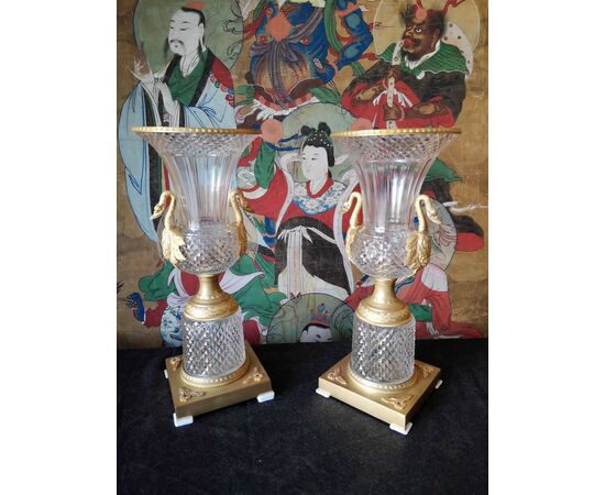 Importante coppia di vasi in cristallo e bronzo dorato