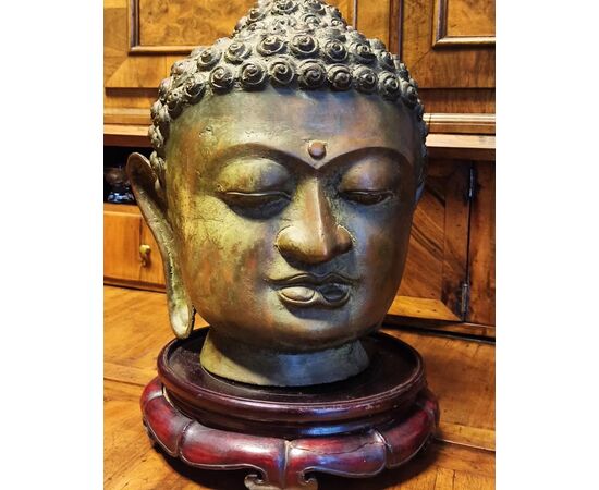 Buddha orientale in bronzo del XIX secolo. 