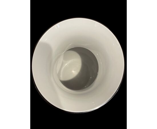 Vaso ‘cinese’in vetro incamiciato marrone e lattimo.Venini Murano.