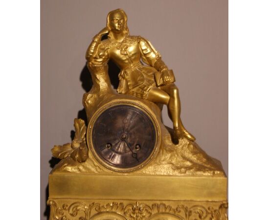 Orologio francese stile Impero del 1800 in bronzo dorato "Pensatore"