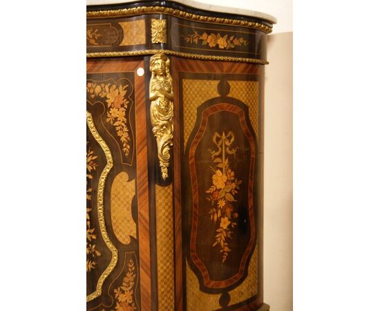 Splendida servante credenza parigina del 1800 riccamente intarsiata con piano in marmo e bronzi