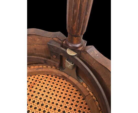 Sgabello in legno di rovere con meccanismo a rotazione con doppia alzata.