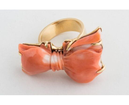 Ring-sculpture in coral and gold     