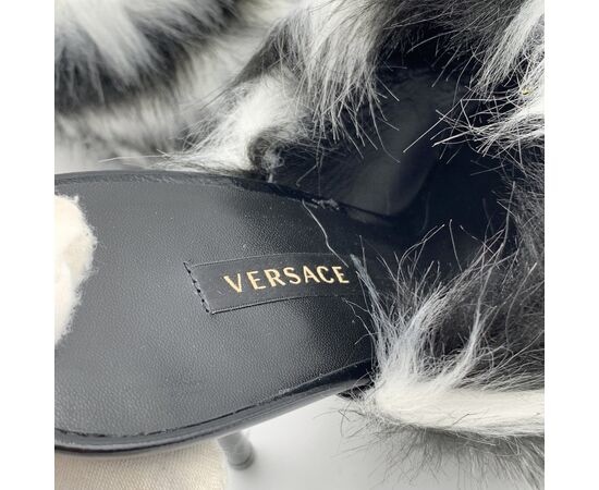 VERSACE Scarpe con Tacco in Col. Nero - 38.5