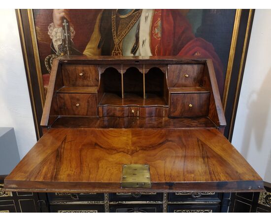 Dutch bookcase / writing desk, early 18th century     
