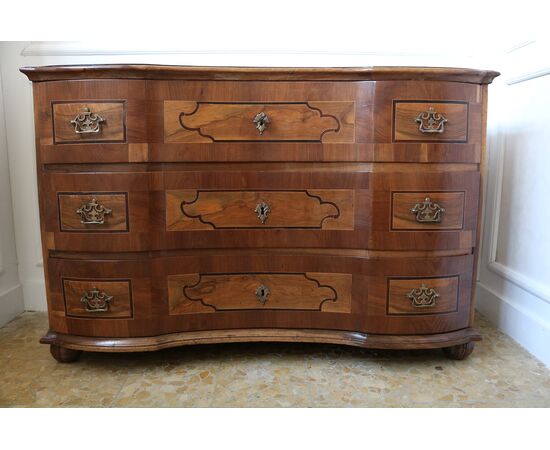 Inlaid chest of drawers     