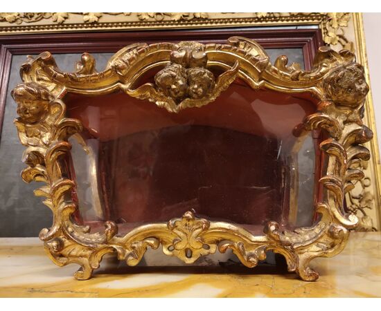 Teca in legno dorato, epoca: XVIII secolo.