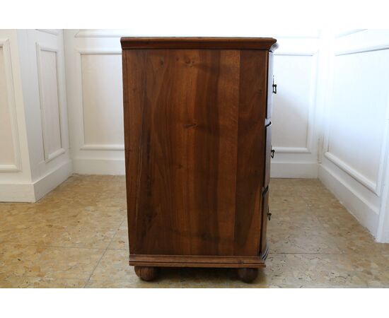 Inlaid chest of drawers     