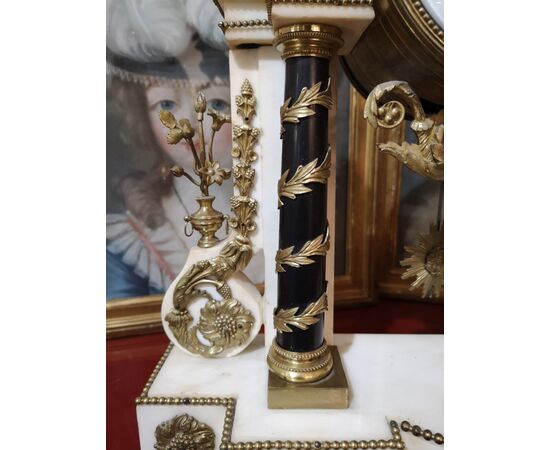 Louis XVI clock with porch in white and black marble and gilded bronze     