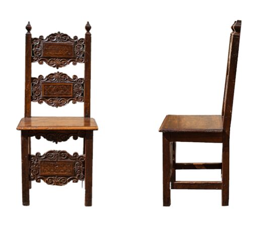 Late 18th century, Pair of chairs, Walnut wood     