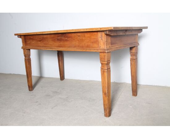 Antico tavolo madia epoca XVIII in legno di frutto . restaurato mis 152 x 74 h 81
