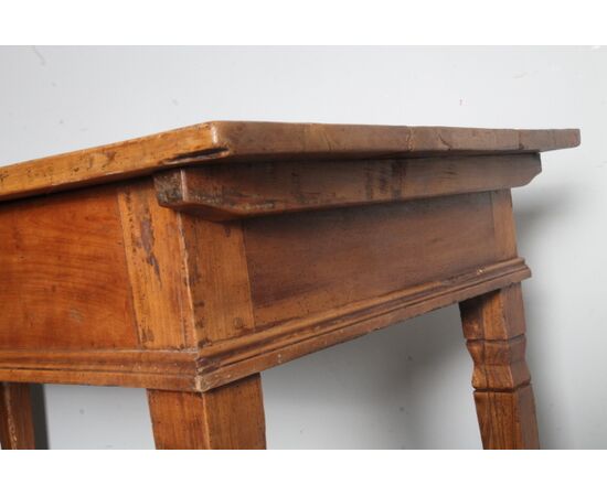 Antico tavolo madia epoca XVIII in legno di frutto . restaurato mis 152 x 74 h 81