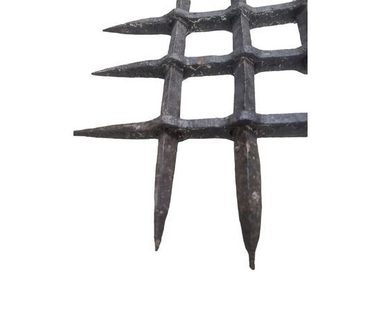 Piccola grata in ferro forgiato XVI secolo 