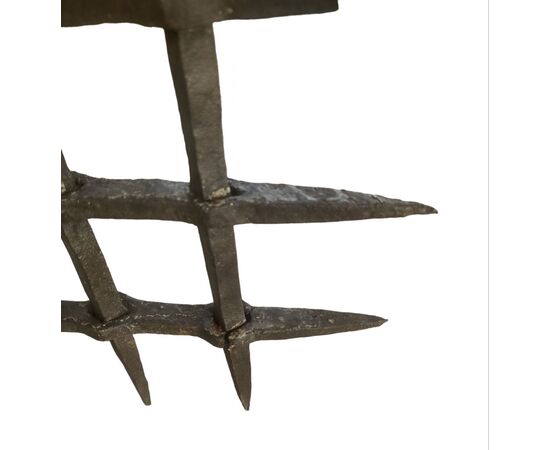 Piccola grata in ferro forgiato XVI secolo 