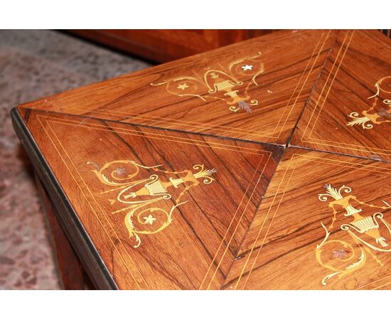 Tavolino da gioco a fazzoletto inglese stile Vittoriano della seconda metà del 1800