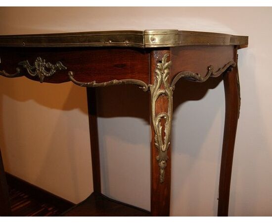 Antico tavolino francese del 1800 stile Luigi XV con bronzi a due piani