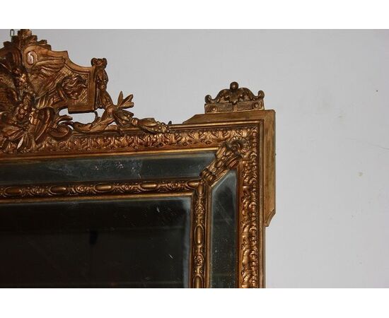 Specchiera stile Luigi XVI francese del 1800 con ricca cimasa foglia oro