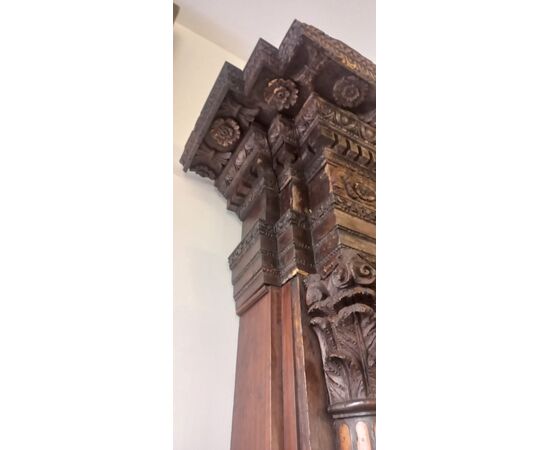 Grande portale rinascimentale in legno