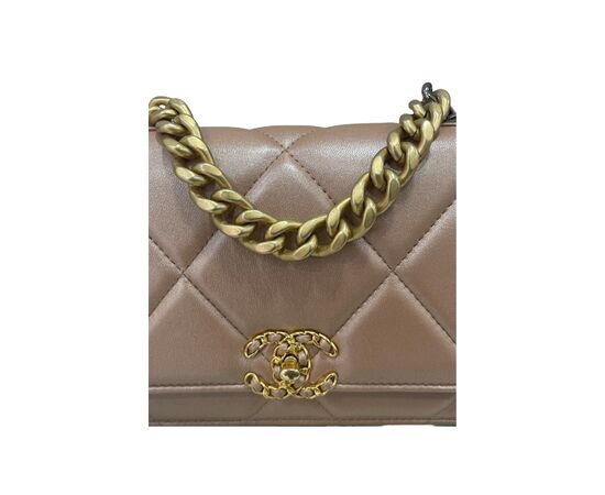 Chanel 19 Wallet On Chain