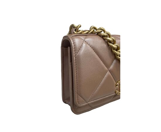 Chanel 19 Wallet On Chain